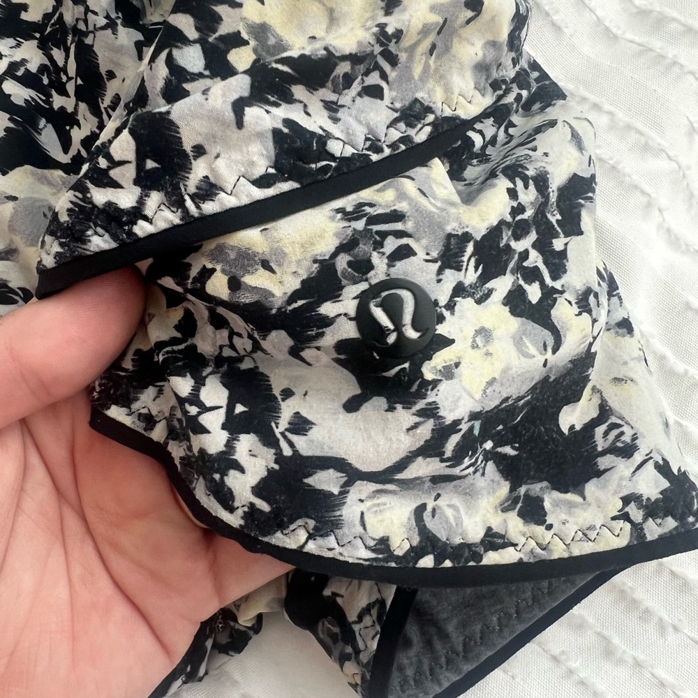 Lululemon Reversible Water Surf Short in Crosscourt Petal Gray Black - Size 2? - Picture 6 of 10